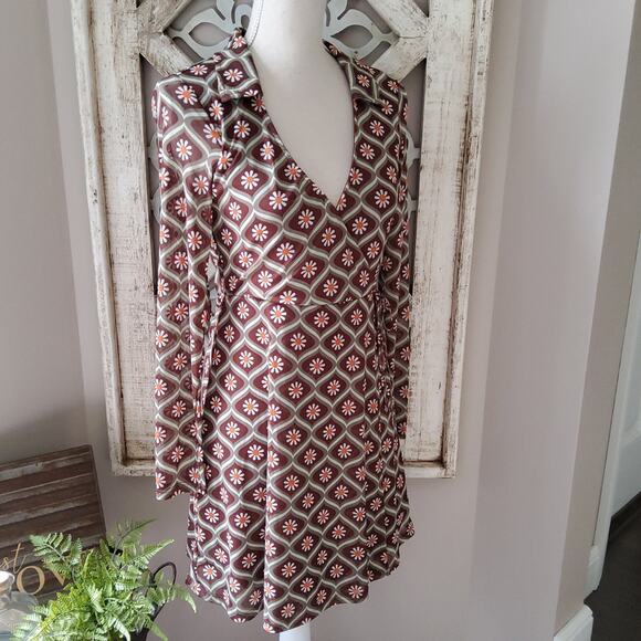 No Comment Junior's Long Sleeve Faux Wrap V-Neck Surplice Dress in Daisy Floral - Picture 1 of 10